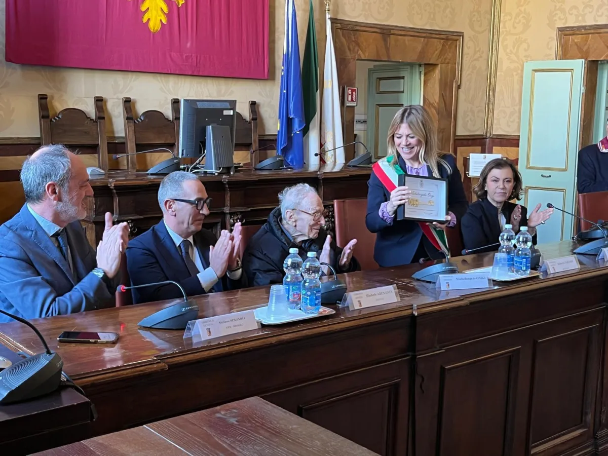 Orvieto omaggia Michelangelo Onigi, superstite di Buchenwald: chiavi della città all’appuntato che servì la Repubblica