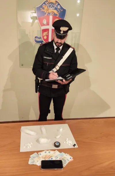 Perugia, arrestato 18enne albanese per spaccio: fermato in auto con 94 grammi di cocaina e 285 euro in contanti