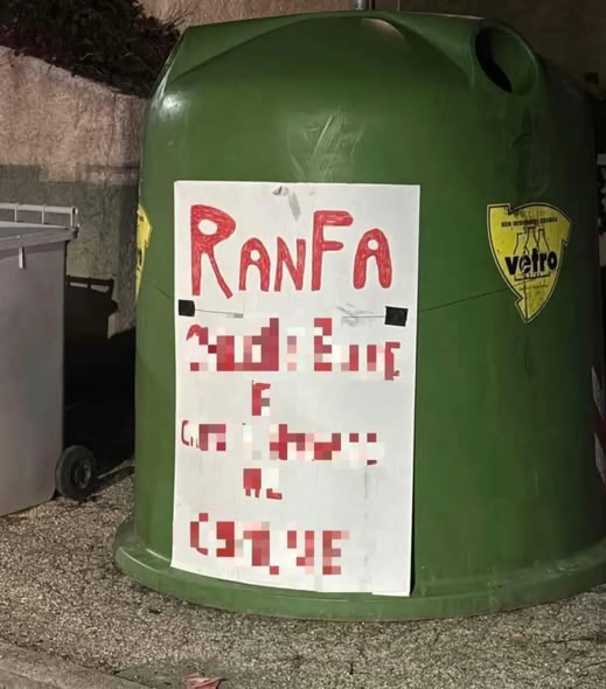 Scritte vicino alla casa della presidente del Consiglio: l’opposizione condanna l’episodio ma accusa la maggioranza di strumentalizzazione