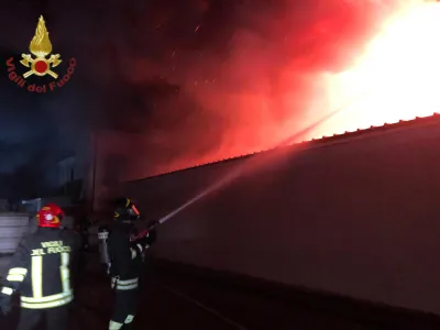 Terni, incendio nella notte a Gabelletta: un ferito grave. I Vigili del Fuoco evitano il disastro
