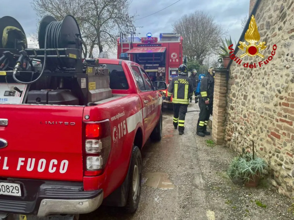 Incendio in abitazione a Citerna: appartamento distrutto dalle fiamme, famiglia in ospedale per accertamenti