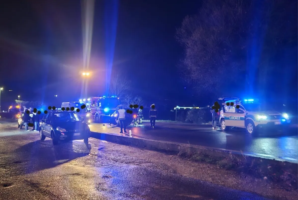 Incidente sulla statale Contessa a Gubbio: auto si ribalta dopo lo scontro, un ferito