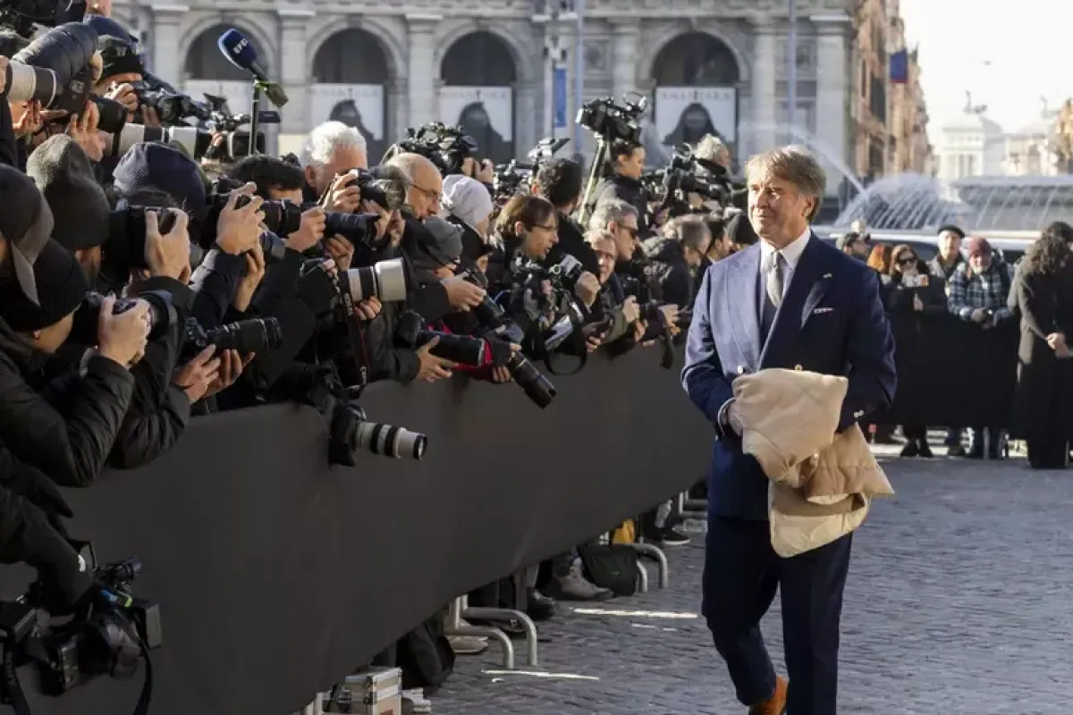 Polemica nella moda italiana: botta e risposta tra Giammetti e Cucinelli dopo l’addio a Valentino