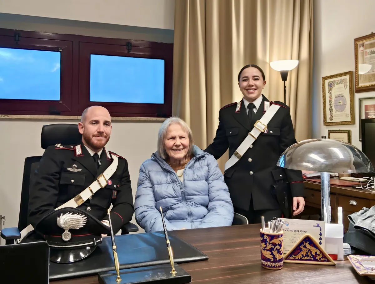 Truffa ad un'anziana sventata a Perugia: bloccato bonifico da 11.500 euro, denunciato un 19enne