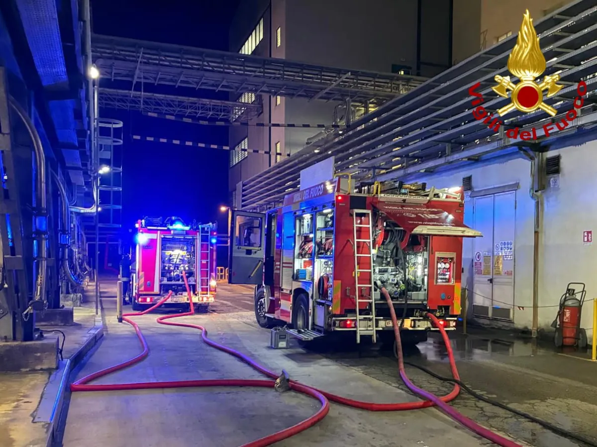 Terni, principio di incendio nella serata alla Polymer. Intervengono i Vigili del Fuoco