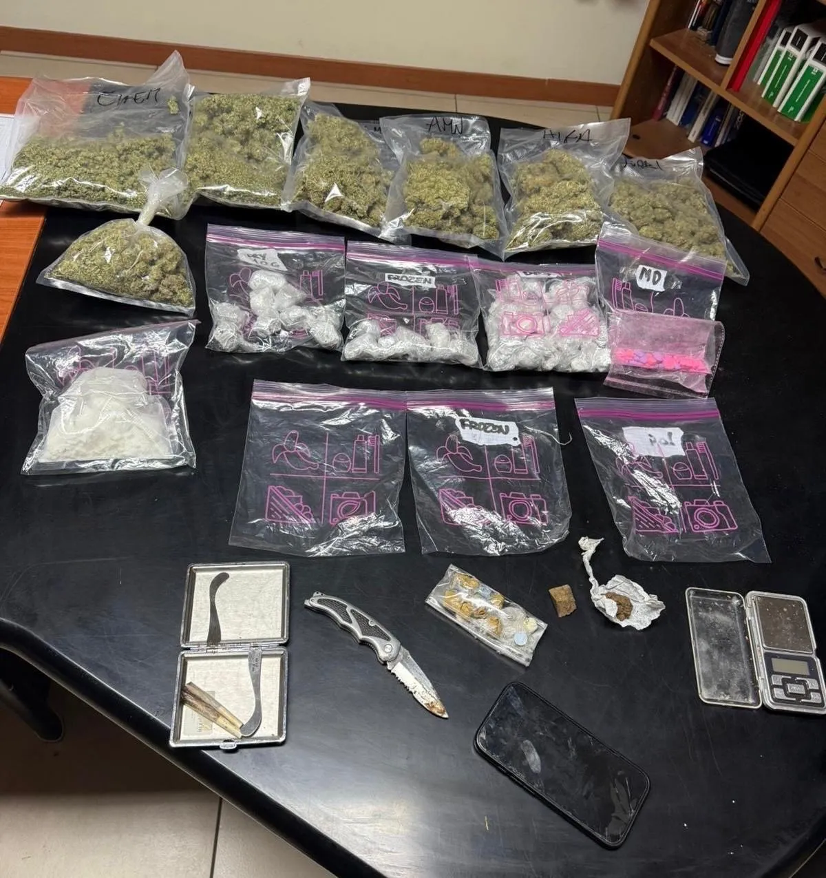 Bettona, 17enne arrestato: in casa oltre un chilo di droga, blitz dei Carabinieri