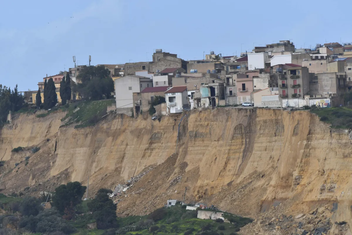 Cambiamenti climatici, De Luca accusa: "Dal Governo Meloni negazionismo ambientale"