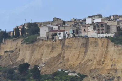 Cambiamenti climatici, De Luca accusa: "Dal Governo Meloni negazionismo ambientale"