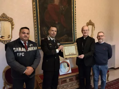 Bolla papale in vendita al mercato di Campello. I Carabinieri la recuperano e consegnano all'Arcidiocesi di Pesaro