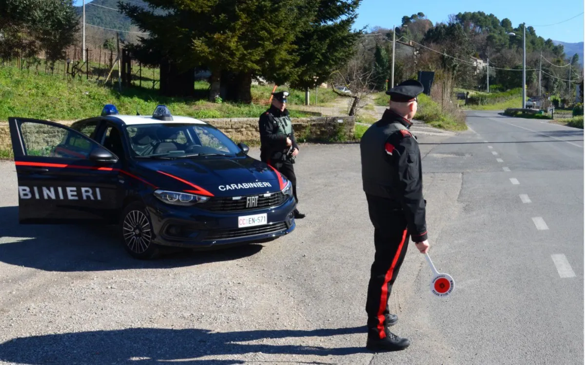 Perugia, ignora l’alt e fugge con la droga: arrestato dai Carabinieri dopo l’inseguimento