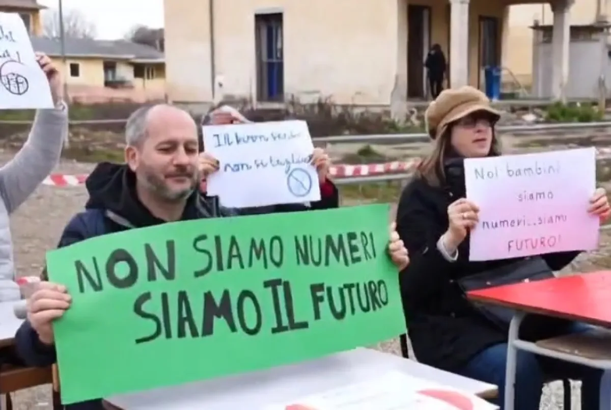 Dimensionamento scolastico, Città di Castello scende in piazza: protesta contro l’accorpamento della Dante Alighieri-Pascoli
