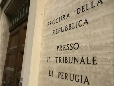 Rissa a Perugia con auto usata come arma: due arresti domiciliari, un terzo ricercato