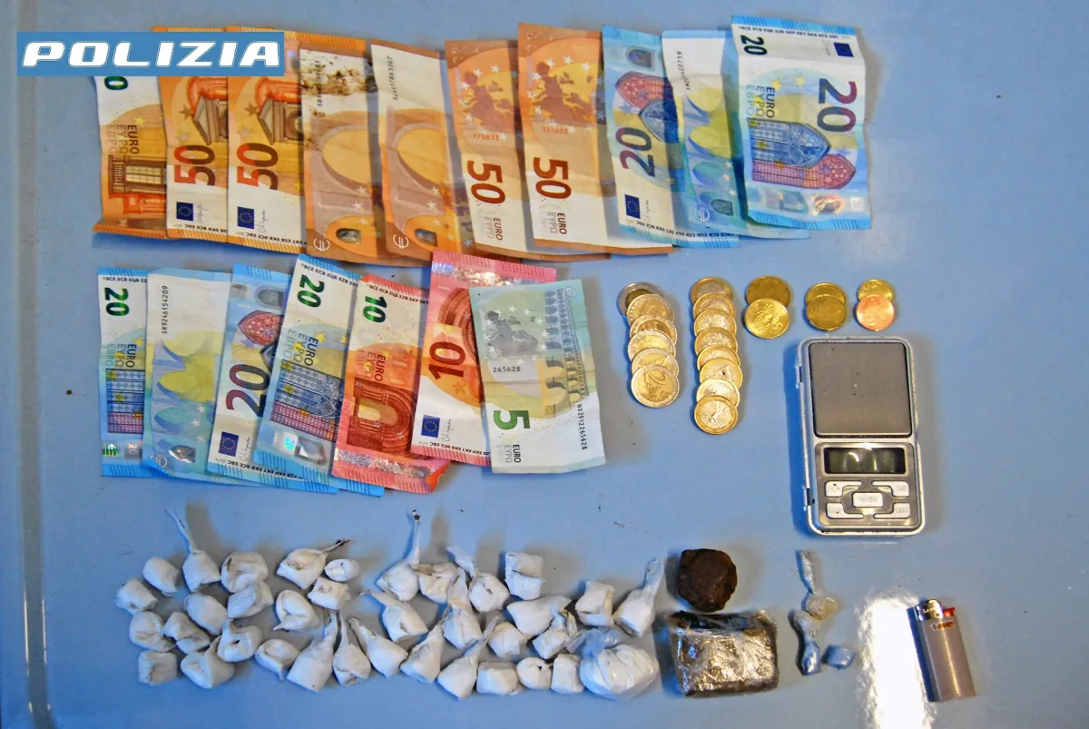 Corciano, accampamento nel bosco tra armi e droga: in manette un 25enne