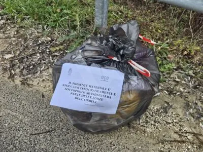 Rifiuti abbandonati a Torre Calzolari: l’emergenza inciviltà che ferisce il territorio di Gubbio
