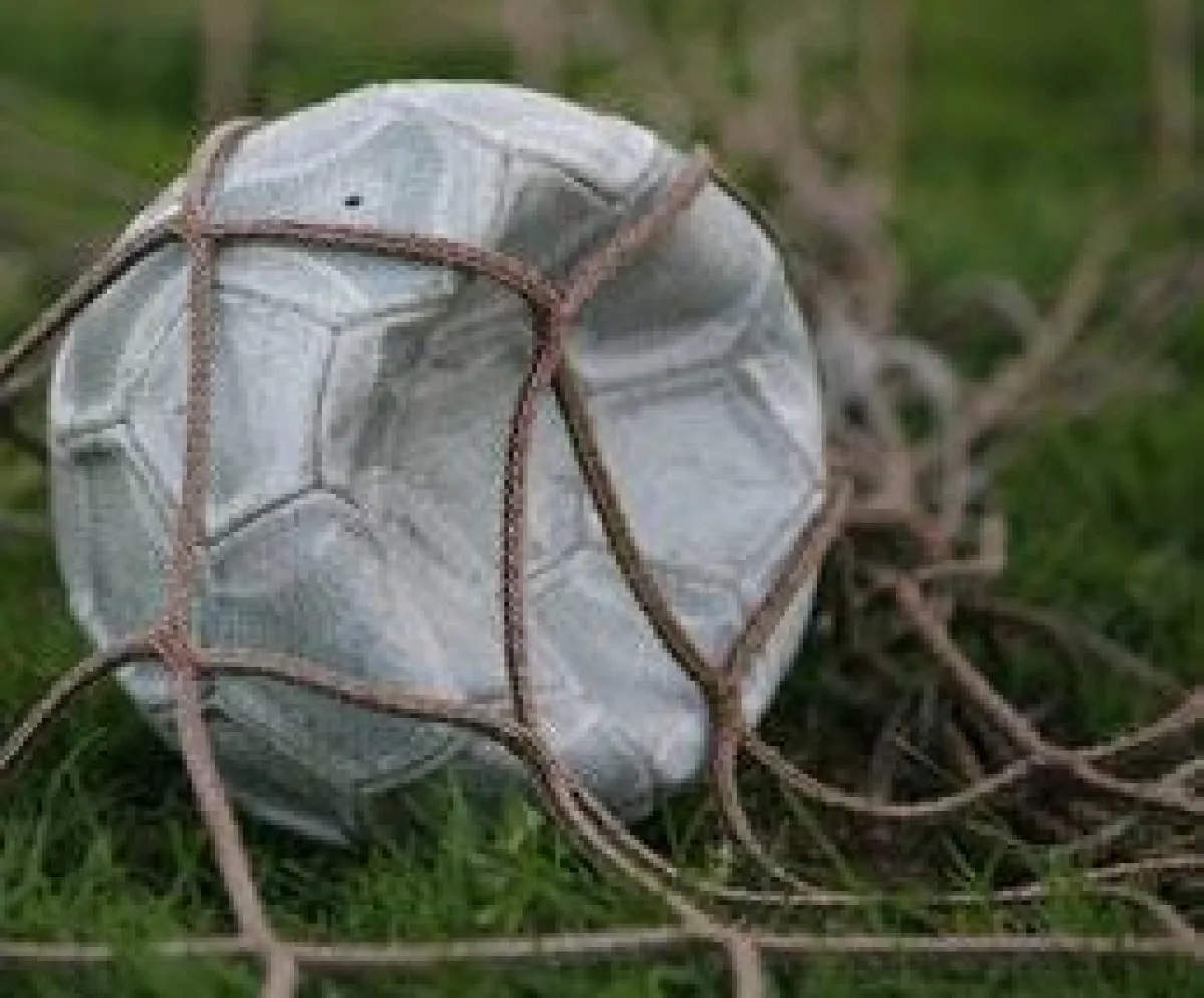 Follia in Prima Categoria, uomo aggredisce l'arbitro: arriva il pugno duro