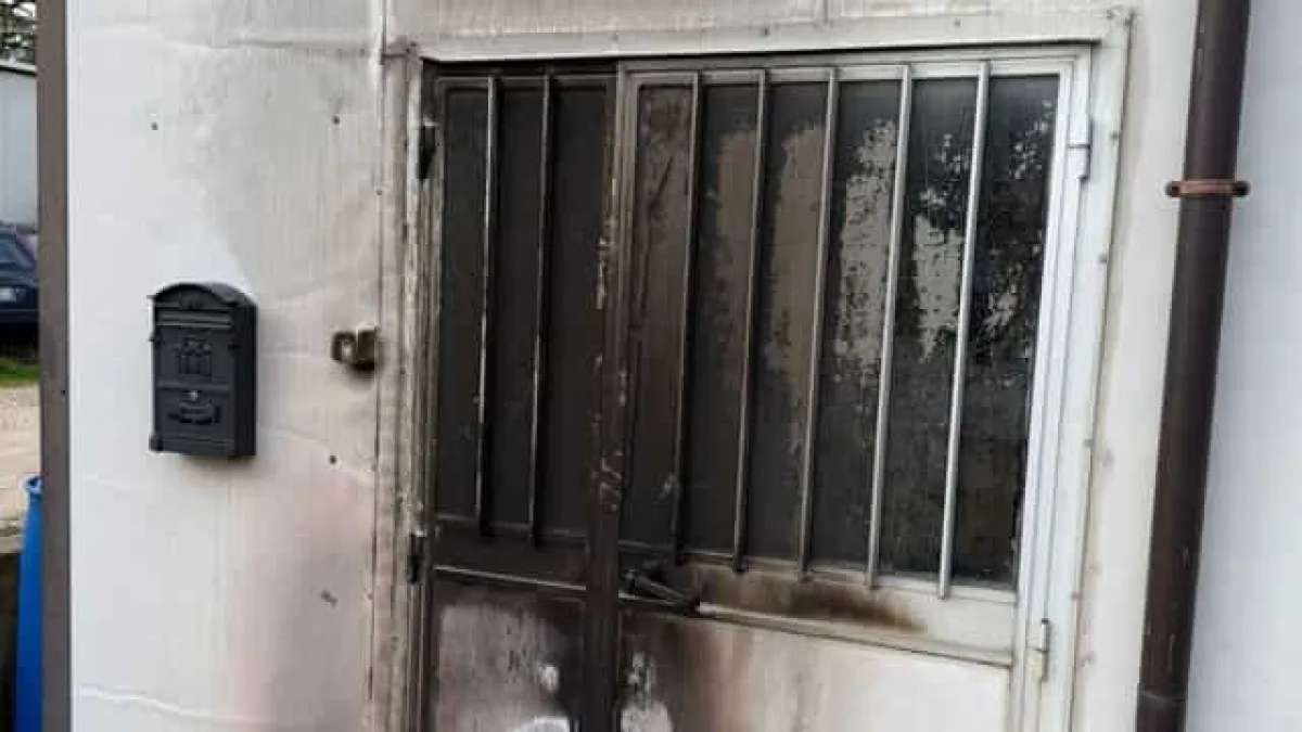 Stroncone, tenta di dare fuoco a una lavanderia: piromane immortalato dalle telecamere