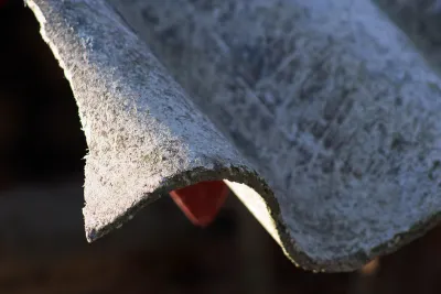  Eternit abbandonato a Montoro: allarme amianto, segnalazioni dei cittadini e urgenza di bonifica