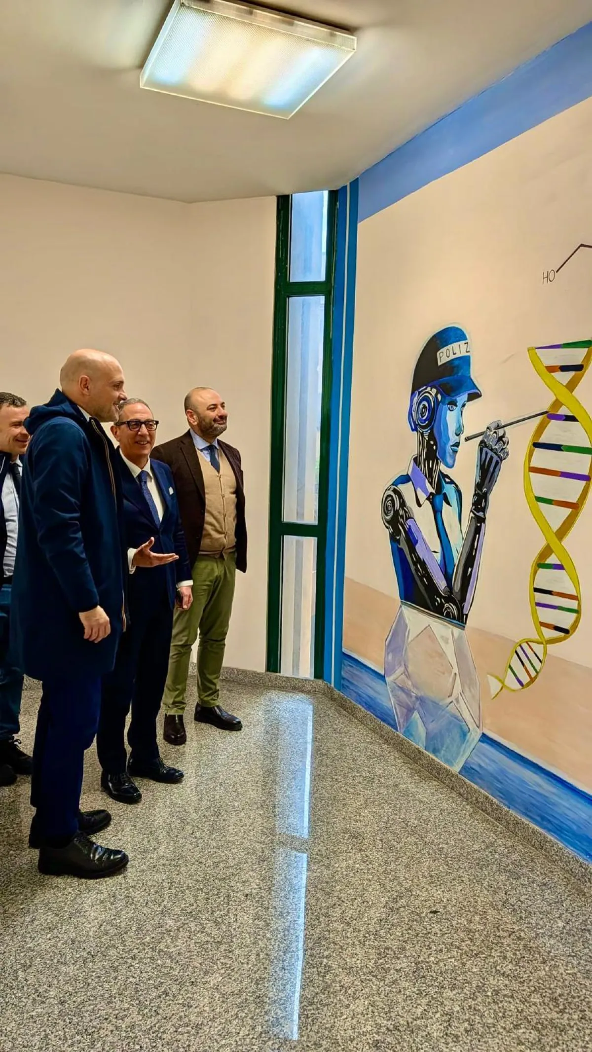 Il Sottosegretario Prisco in visita alla Questura di Terni: sopralluogo alla Polizia Scientifica e focus sul benessere degli uffici