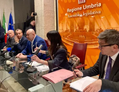 Barcaioli accusa Bandecchi di minacce. La replica:  Lui è un provocatore seriale 