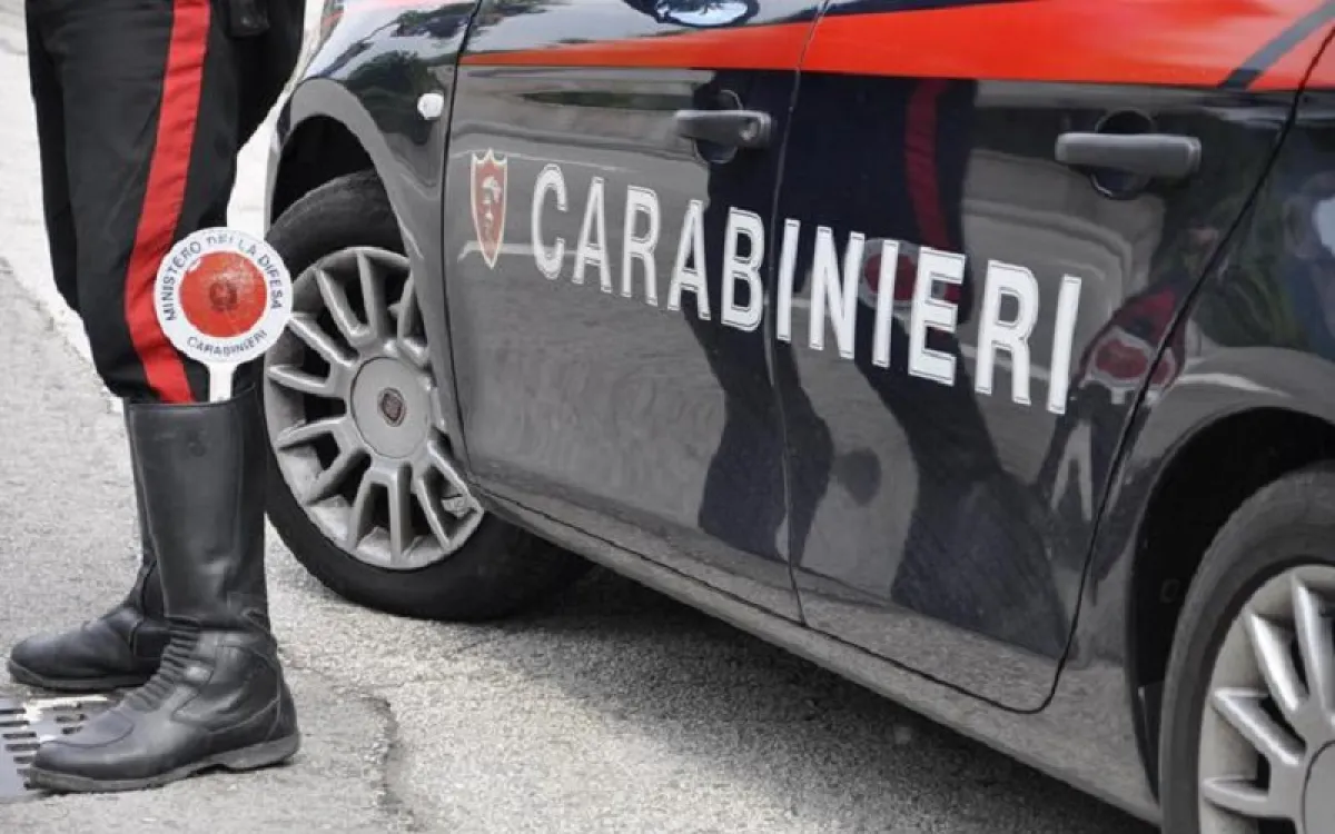 Todi, aggrediscono titolare e dipendenti di una pasticceria: indagano i Carabinieri