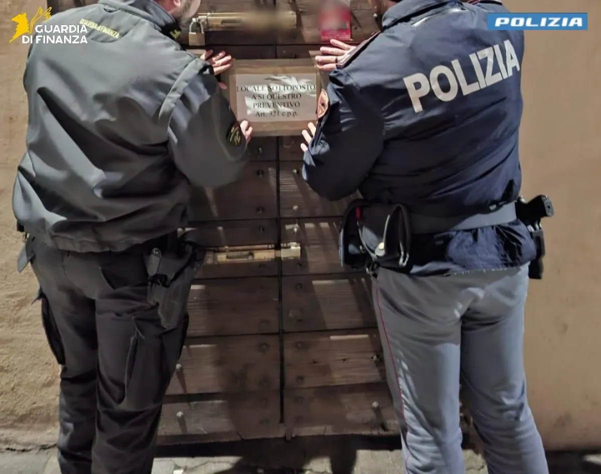 237 persone in 100 metri quadrati e porta di sicurezza bloccata. Sequestrato locale a Perugia