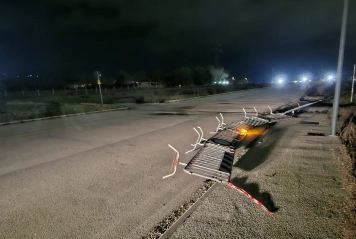 Transenne divelte in via Madonna dei Perugini a Gubbio: allarme sicurezza e tensione nei quartieri