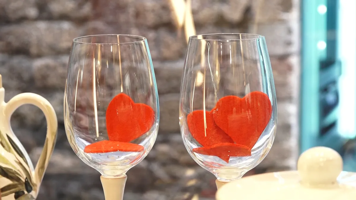 Perugia celebra gli innamorati: Via dei Priori si veste di rosso per San Valentino con la IV edizione di “A san Valentino… Rosso priori, rosso amore”