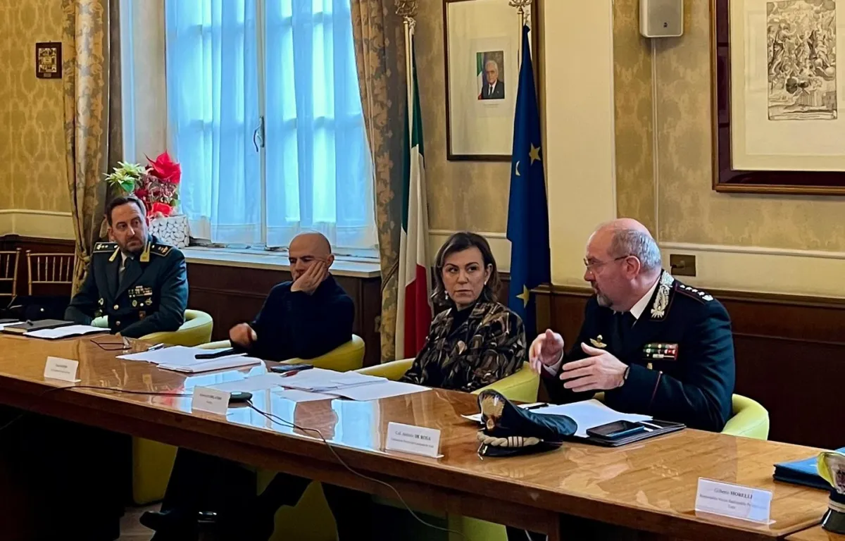 Sicurezza a scuola: la Prefettura mappa le zone a rischio e trasforma i controlli in presidio educativo