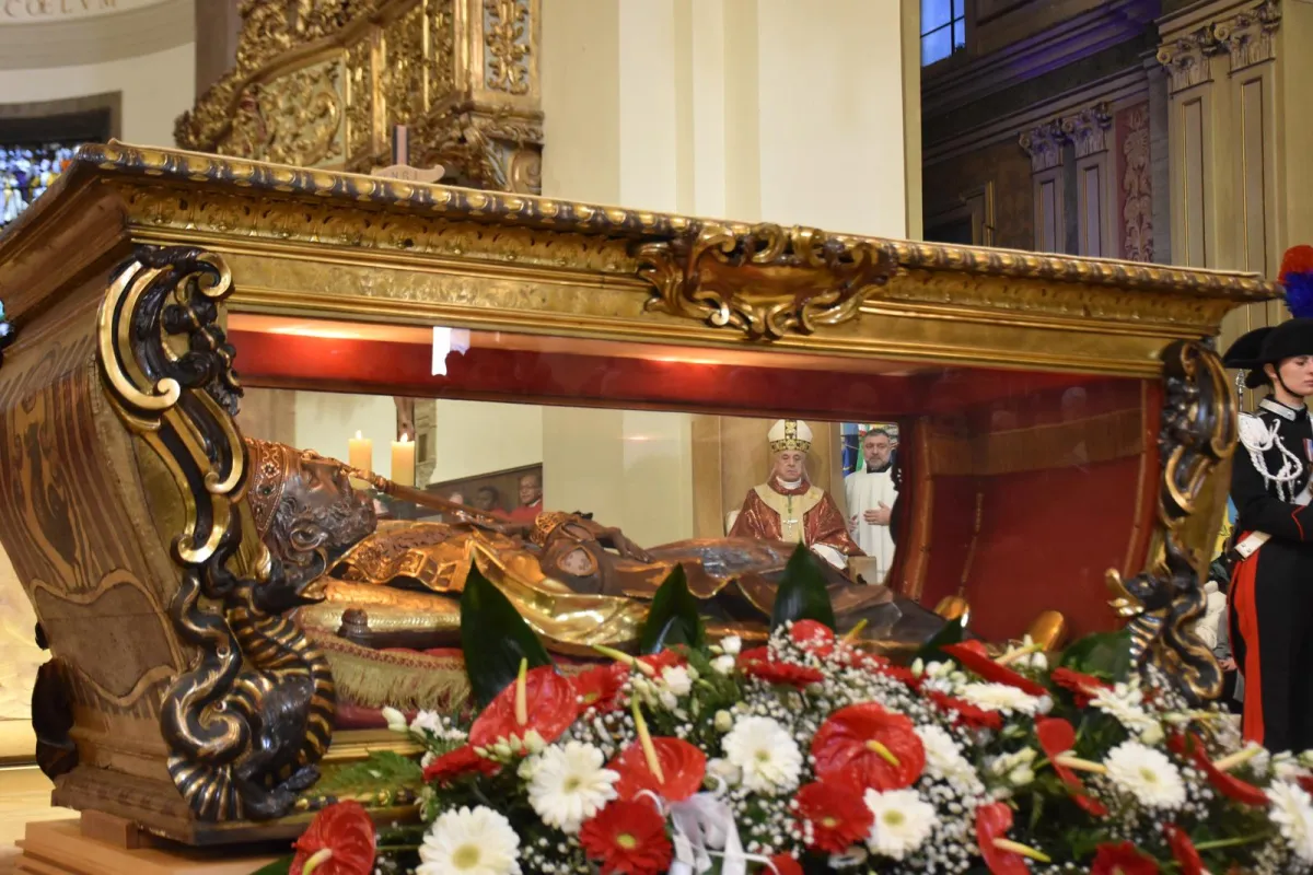 Terni, San Valentino 2026: tra fede, videomapping e cioccolato la città si trasforma in capitale degli innamorati