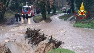 Maltempo a Terni, piena improvvisa a Stroncone: salvate 20 persone dai Vigili del Fuoco