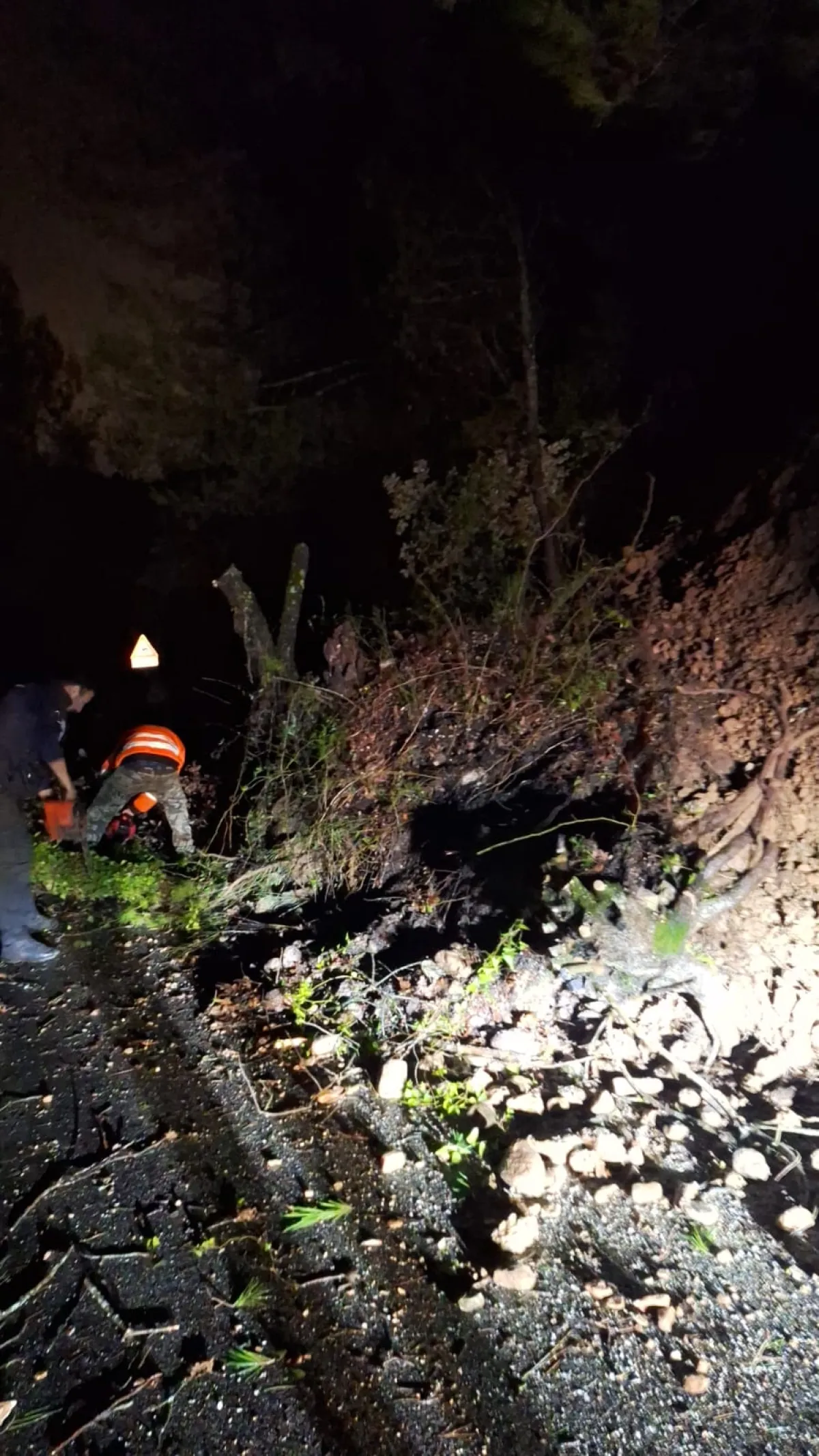 Maltempo in Umbria, smottamento sulla SP 4 Arronese nei pressi di Monzano: strada riaperta a senso unico alternato