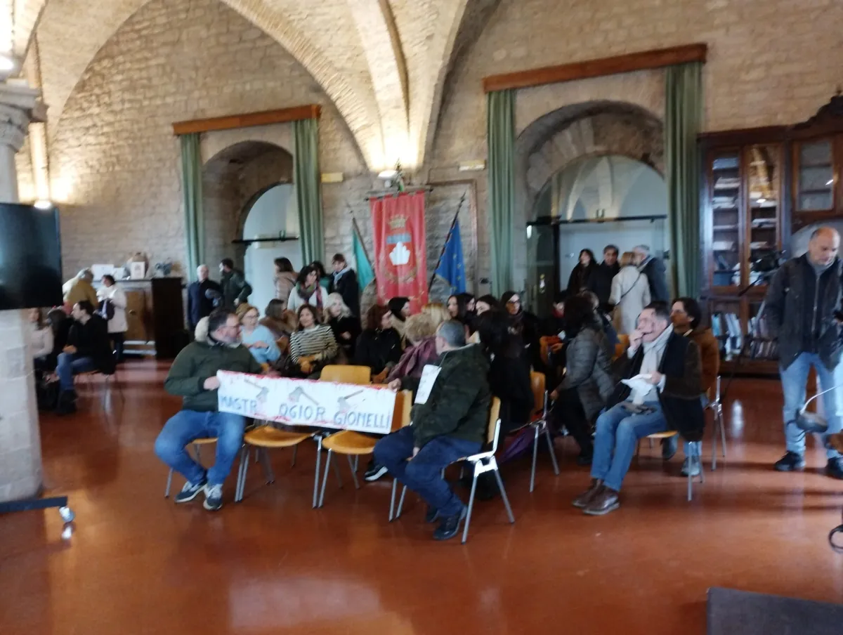 Dimensionamento scolastico a Gubbio, i docenti della Mastro Giorgio–Nelli in Consiglio: timori, proposte e strada del ricorso