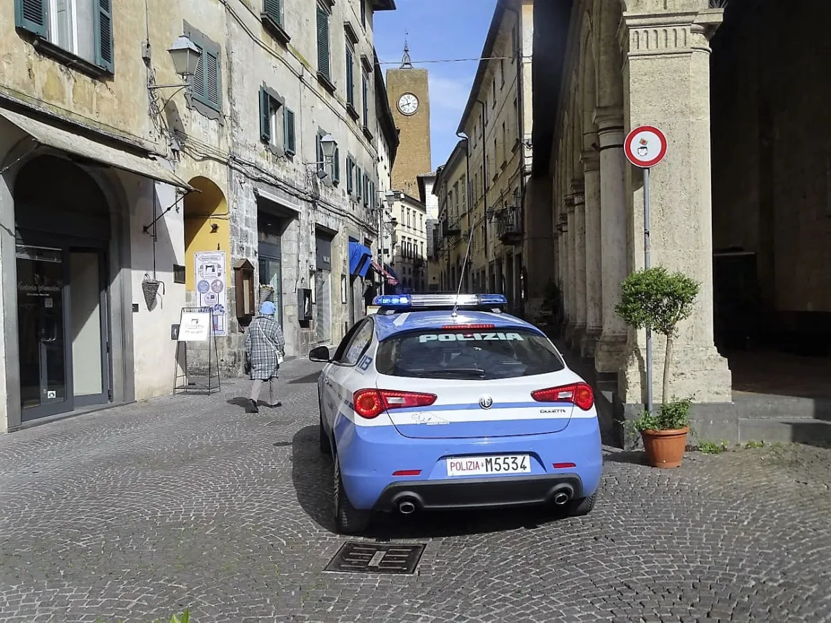 La task force della Questura passa al setaccio bar e discoteche tra Orvieto e Castel Viscardo