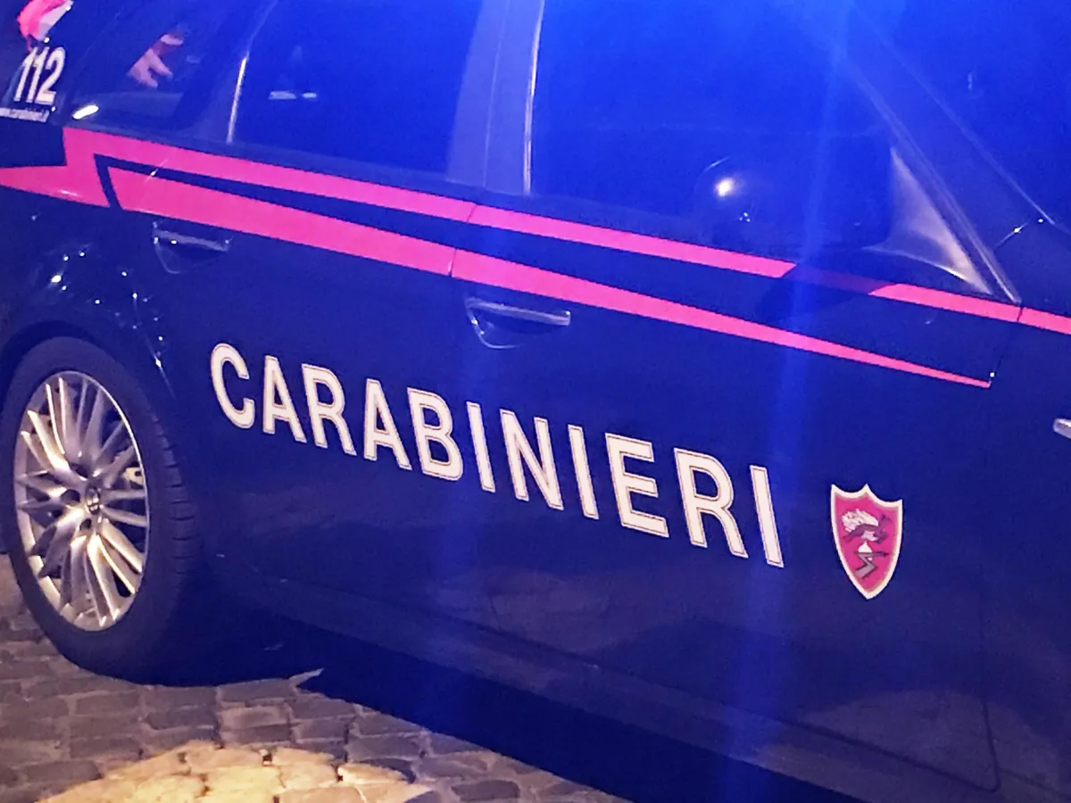 Narni Scalo, estrae una pistola e tenta una rapina presso una farmacia: messo in fuga da alcuni clienti