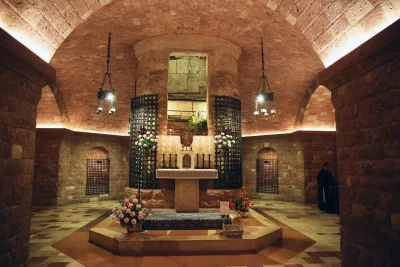 Assisi, al via l’ostensione delle spoglie di San Francesco: attesi 400mila pellegrini per l’ottavo centenario