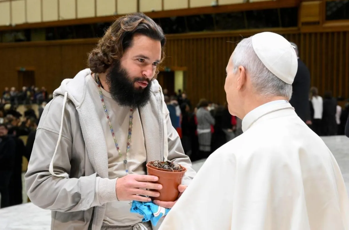 Da Palermo a Venezia a piedi in 330 giorni: il pellegrinaggio di Adrian Ruiz Pelayo fa tappa ad Assisi nel segno di San Francesco