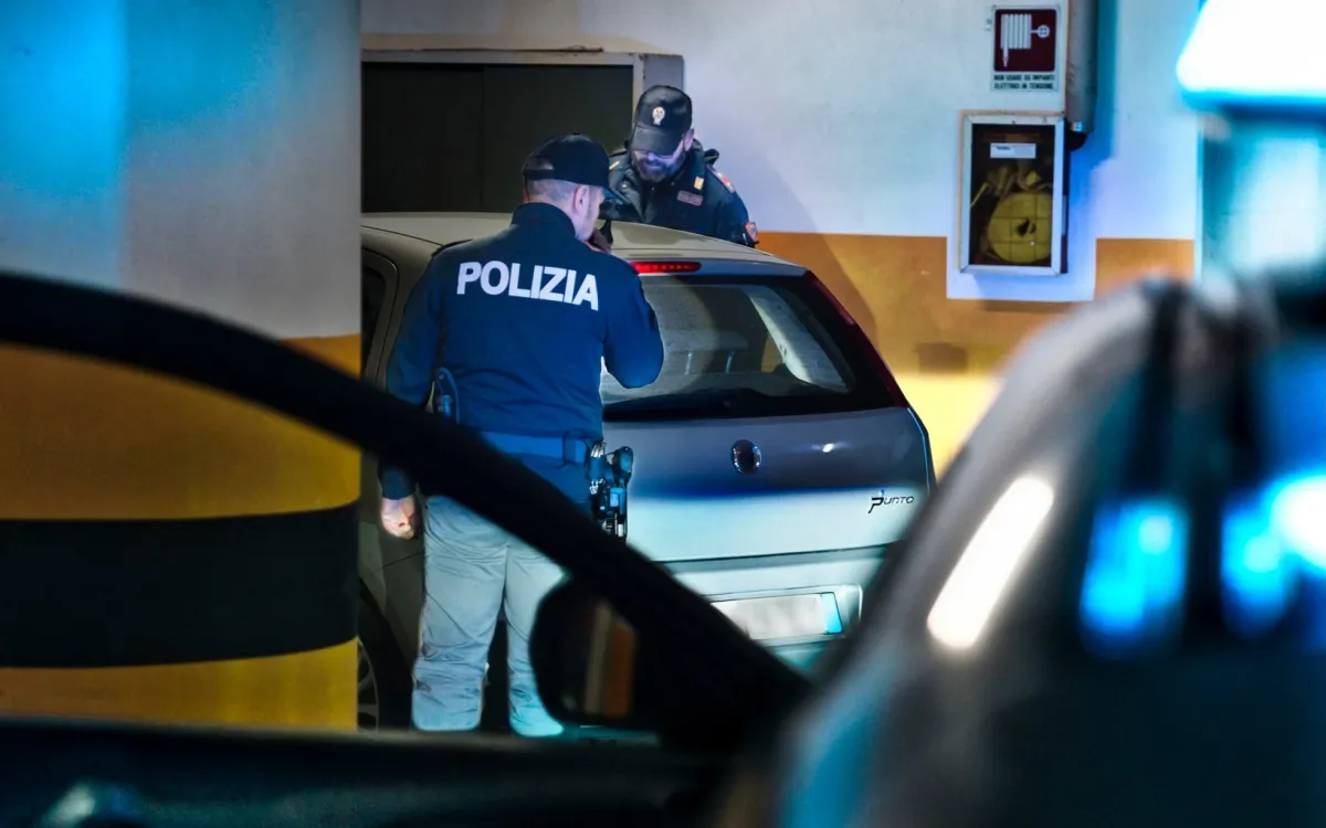 Tampona un’auto, fugge e aggredisce due agenti finiscono in ospedale. Arrestato ucraino a Terni