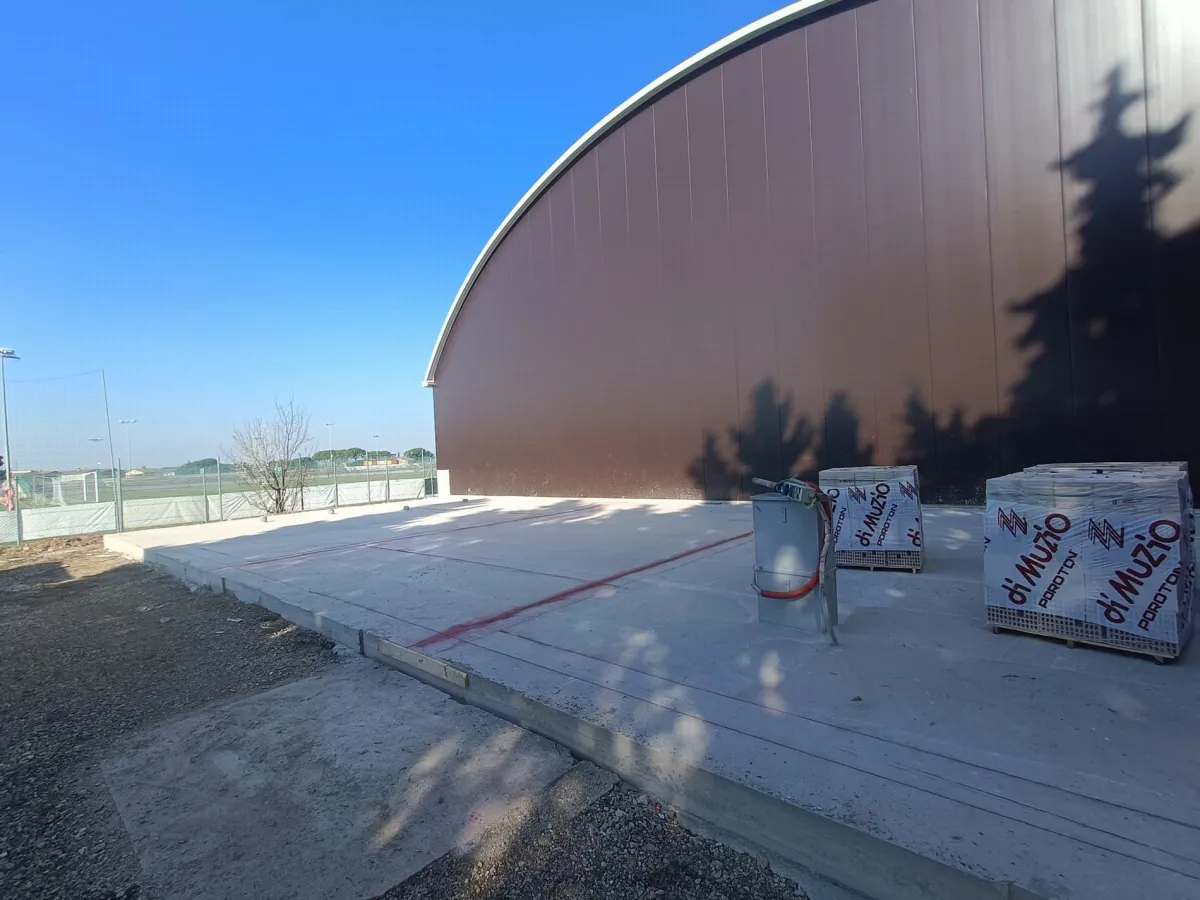 Assisi, lavori sospesi alla struttura polivalente dello stadio di Santa Maria degli Angeli: l’opposizione chiede chiarezza su fondi e cronoprogramma