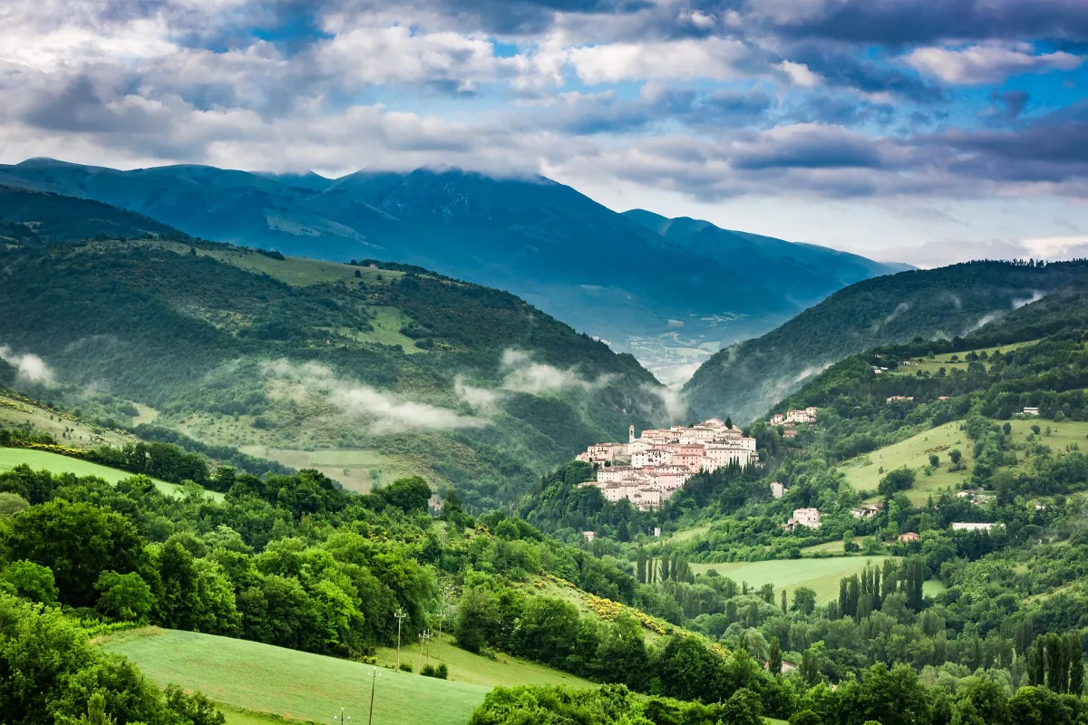 Vino di montagna e resilienza territoriale: la Valnerina punta sulla viticoltura eroica come modello di crescita sostenibile