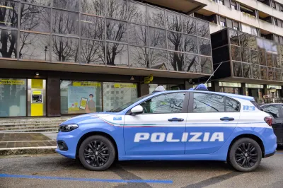 Perugia, ruba uno smartphone e prova a rivenderlo a un poliziotto in borghese. Denunciato un 65enne