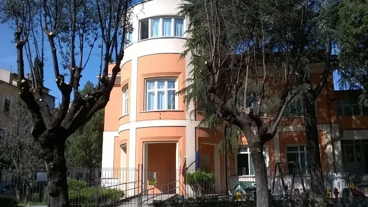 Terni, Bandecchi alla De Amicis: “Pavimenti pericolosi e bagni chiusi. Riqualificheremo la scuola”