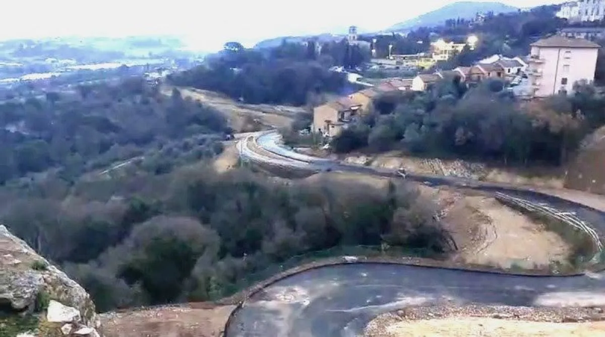 A Narni 500 alberi per la nuova strada che porta al centro storico. Il sindaco Lucarelli: "Diventerà un giardino"