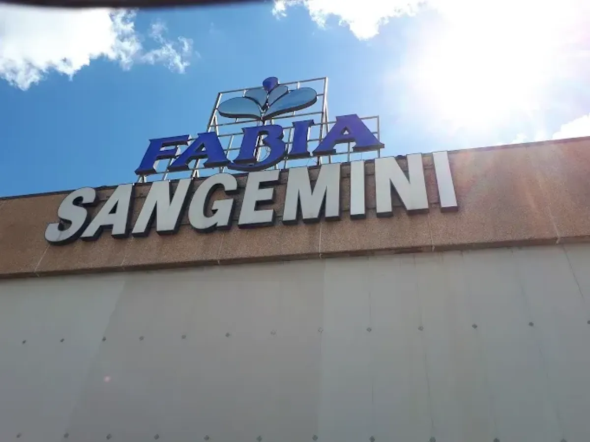 “Non spacchettiamo le concessioni, tuteliamo cento famiglie”: De Luca e la Regione blindano lo stabilimento Sangemini