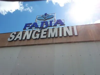 “Non spacchettiamo le concessioni, tuteliamo cento famiglie”: De Luca e la Regione blindano lo stabilimento Sangemini