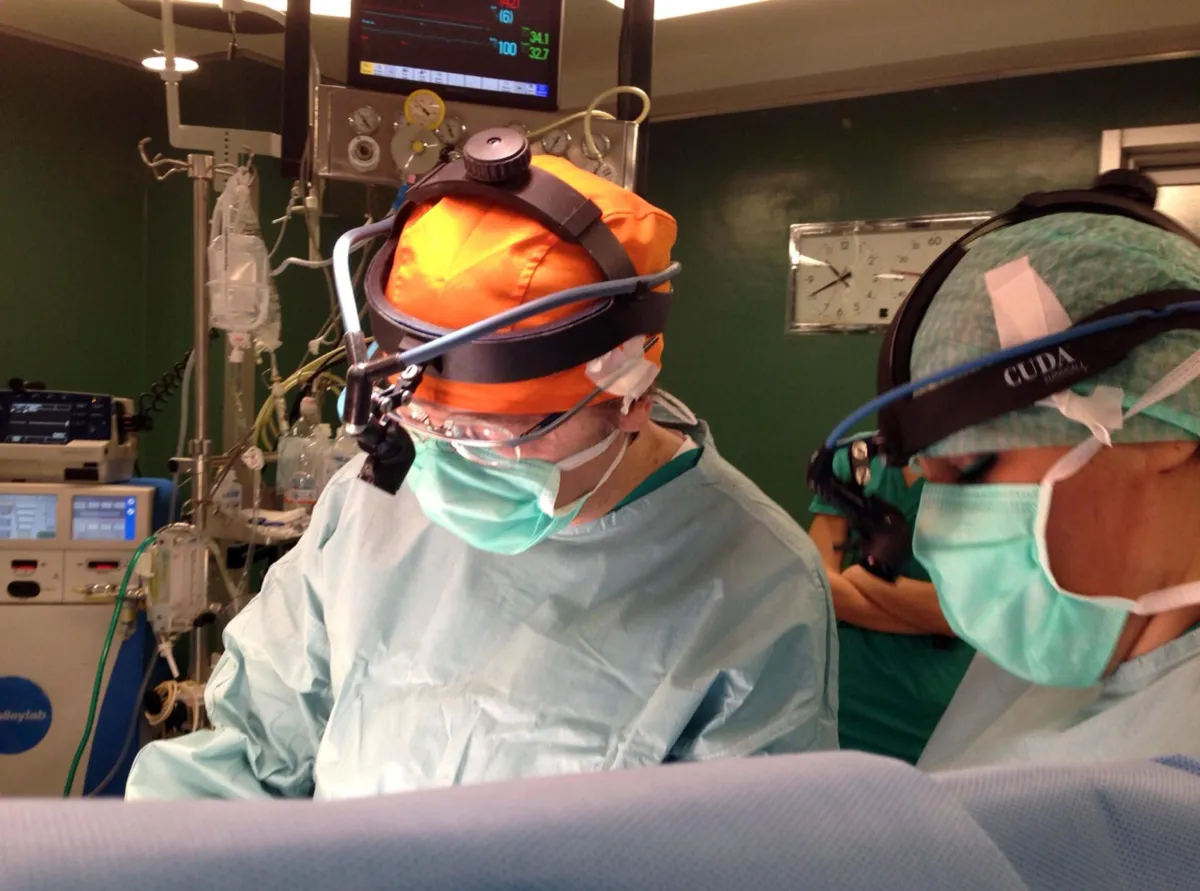 Perugia, intervento innovativo al cuore: rimossa e reimpiantata una valvola aortica su paziente di 80 anni
