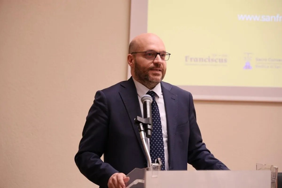 Assisi, il presidente della Camera Fontana in visita alla tomba di San Francesco: "Segno di speranza per la pace"