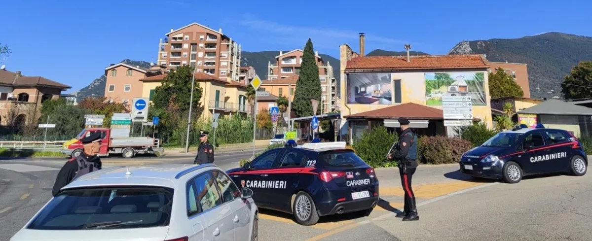 Terni, spaccio a raffica nel weekend: maxi-sequestro di droga al parco e in strada, tre pusher finiscono in manette