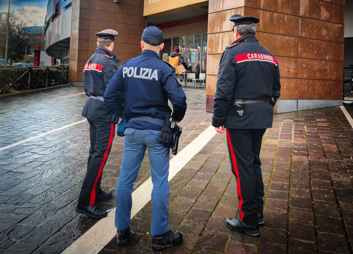 Terni, stretta della Polizia su degrado e immigrazione irregolare: un gambiano accompagnato al CPR e tre divieti di ritorno