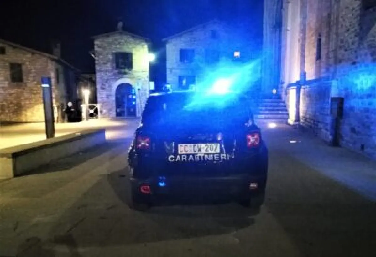 Gubbio, furto in casa a Branca mentre l’anziana è al Focarone: ladri si chiudono dentro e rubano ricordi di una vita