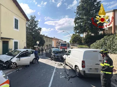 Terni, incidente frontale in via Campomicciolo: occupanti soccorsi, nessuno di loro è in pericolo di vita